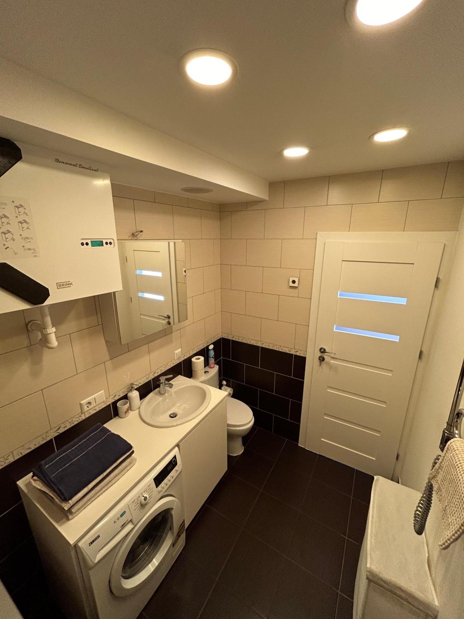 Your Home - Spacious Apartment In City Center, With Balcony & Self Check-In VNO Eksteriør billede