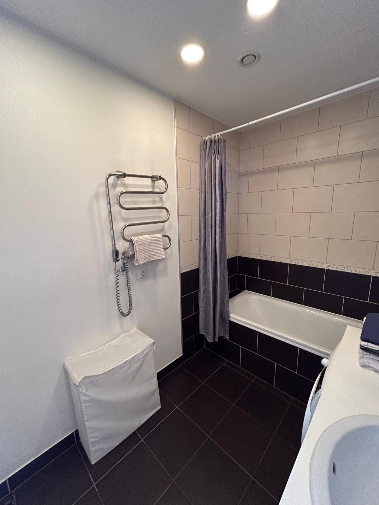 Your Home - Spacious Apartment In City Center, With Balcony & Self Check-In VNO Eksteriør billede