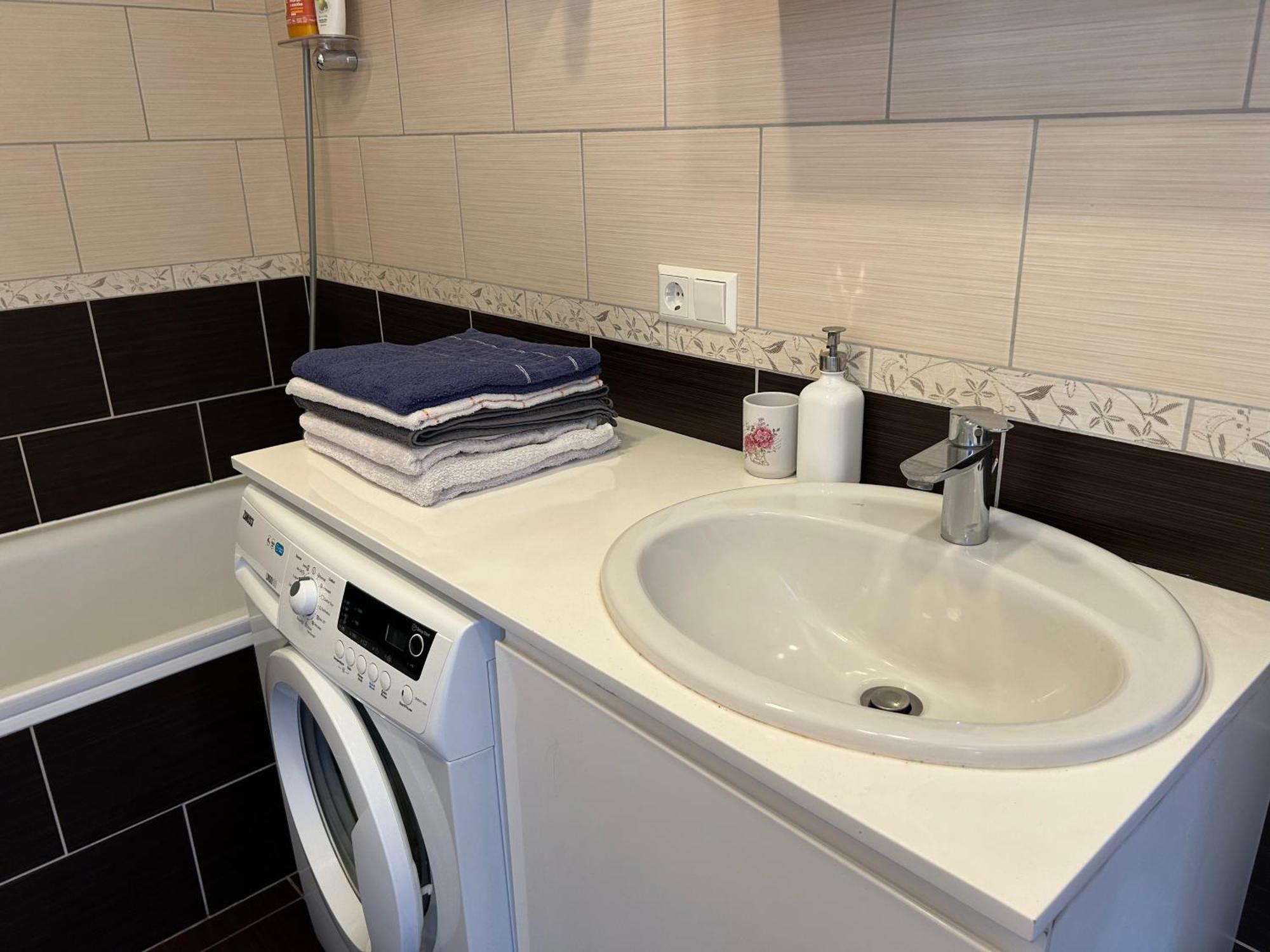 Your Home - Spacious Apartment In City Center, With Balcony & Self Check-In VNO Eksteriør billede
