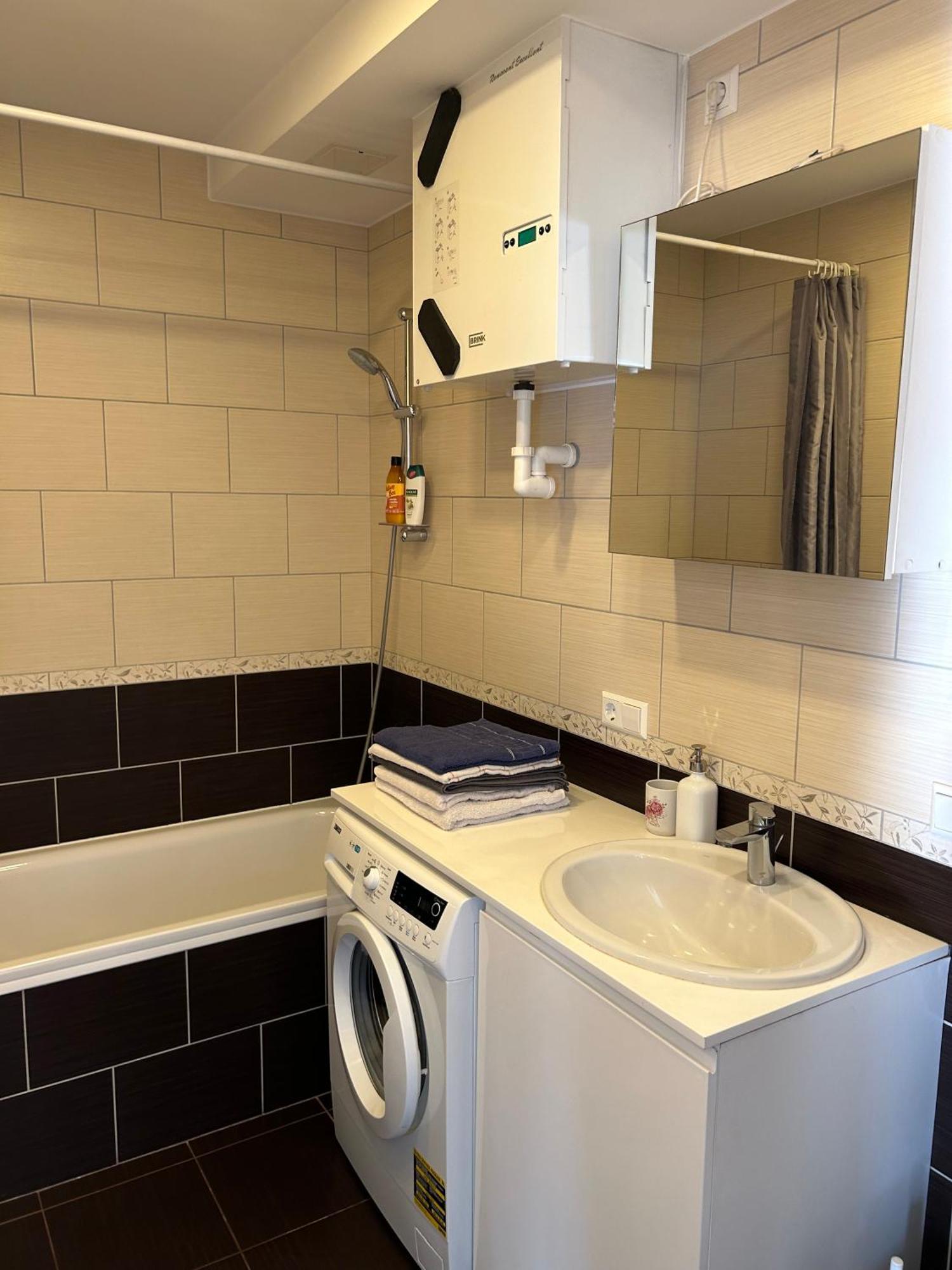 Your Home - Spacious Apartment In City Center, With Balcony & Self Check-In VNO Eksteriør billede