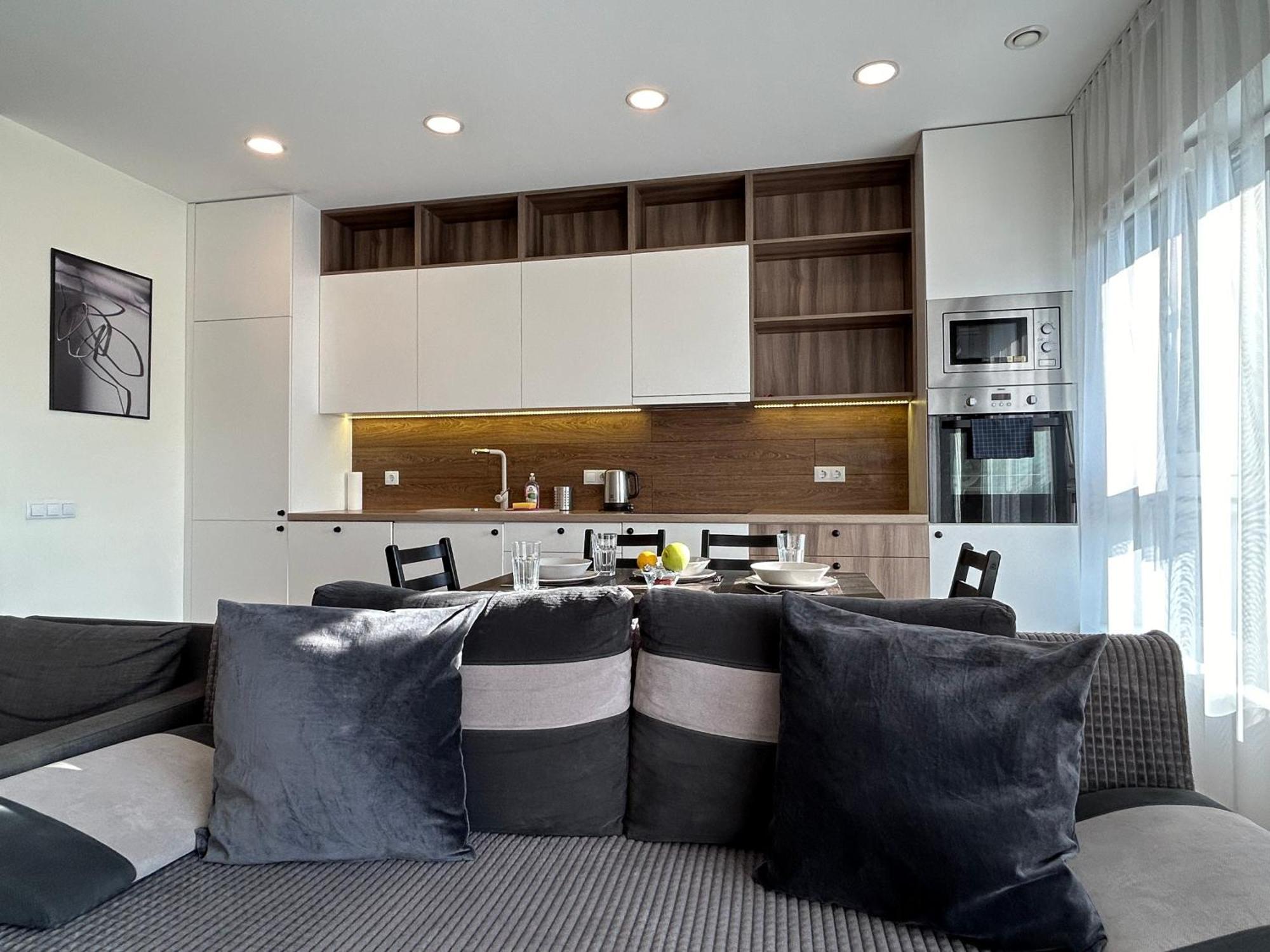 Your Home - Spacious Apartment In City Center, With Balcony & Self Check-In VNO Eksteriør billede